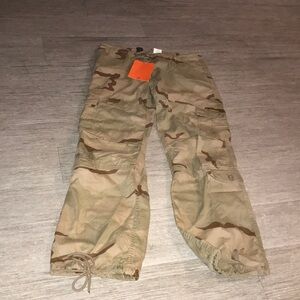 Camo cargo pants NWT (unisex)